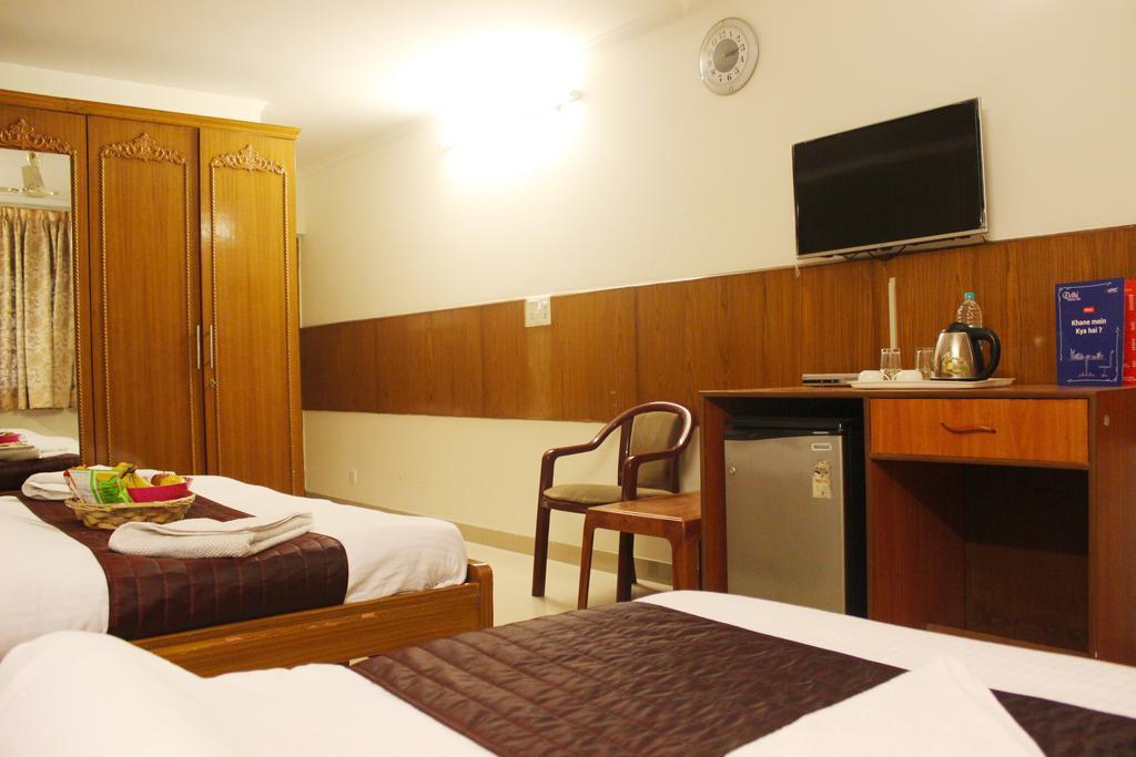 Hotel Delhi Marine Club C6 Vasant Kunj Нью-Дели Экстерьер фото